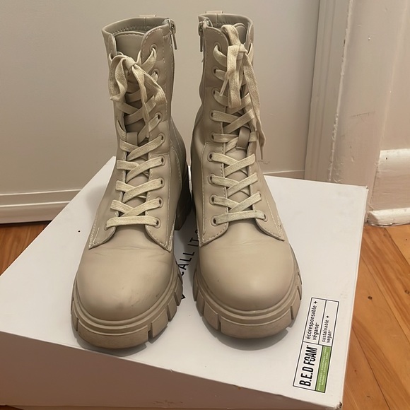 Spring boots - Picture 2 of 4